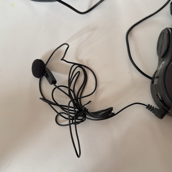 Talk safe portable cellphone speaker and headphone earbud car with no CarPlay - Picture 4 of 10